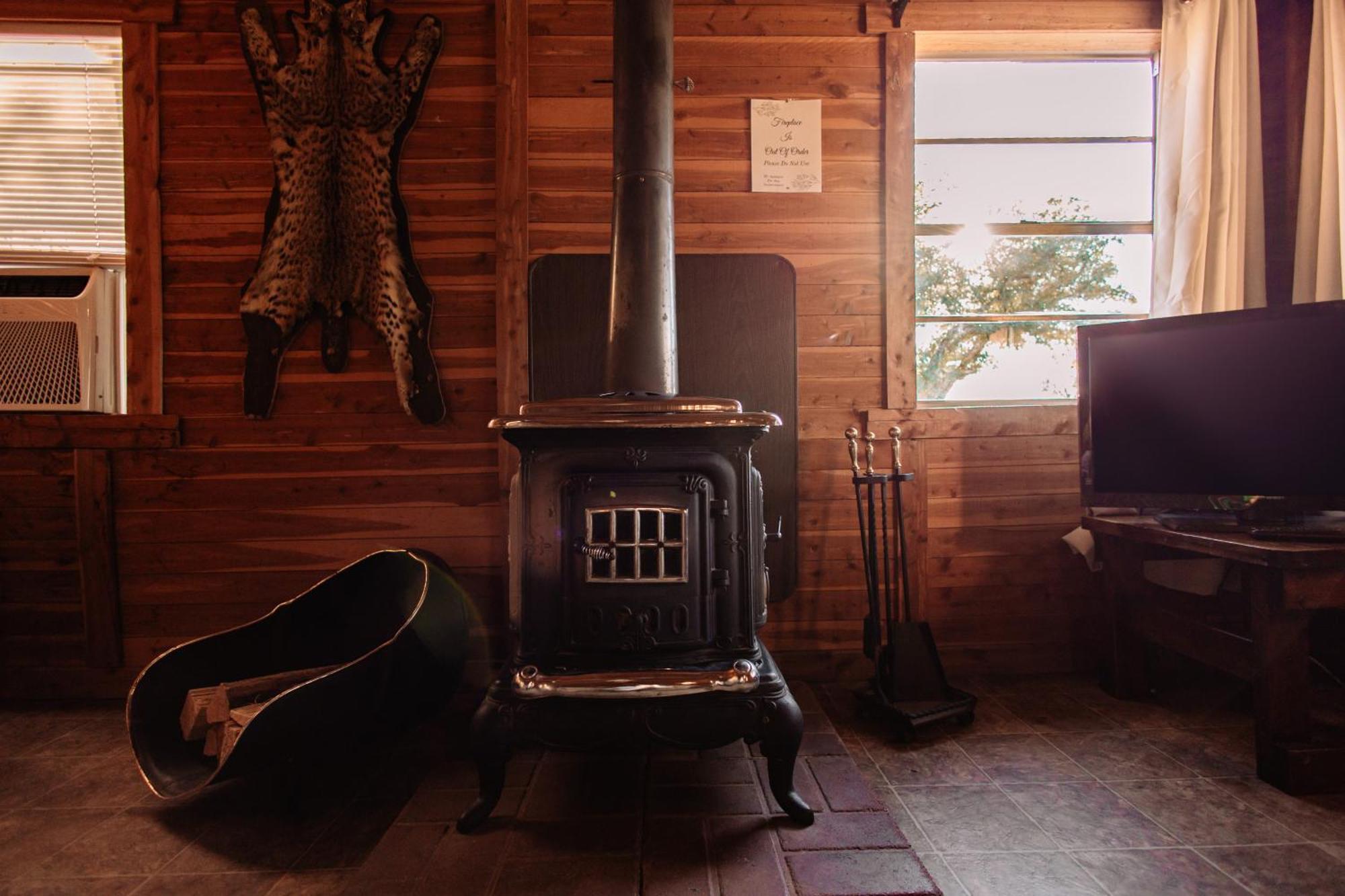 Thunderbird Lodge Burnet Exterior photo