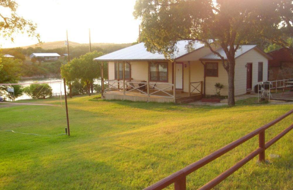 Thunderbird Lodge Burnet Exterior photo